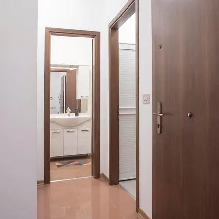 Apartment 1851